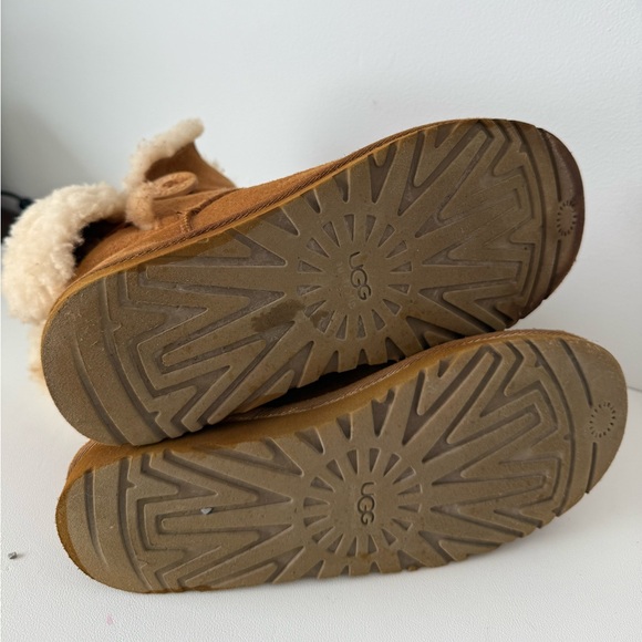 UGG Mini Bailey Button II Shearling Lined Boots 6 - Picture 9 of 10